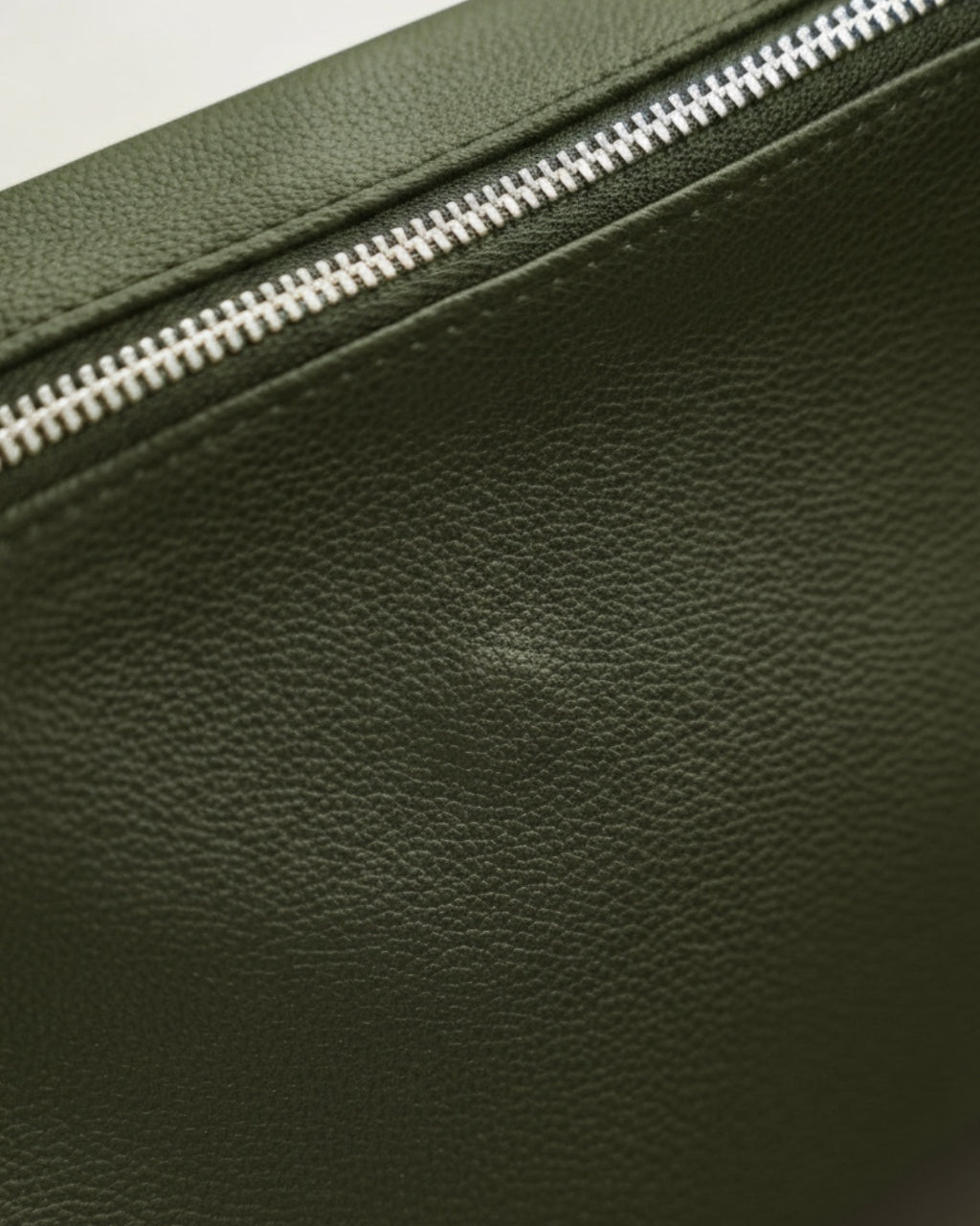 콜로시 토트 나일론 | MTRM 컨셉